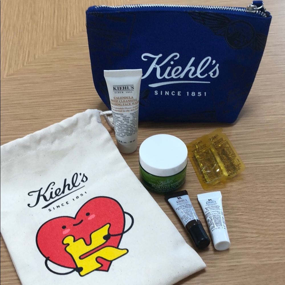 Kiehl’s 6-sample deluxe skin kit with pouch + bag
